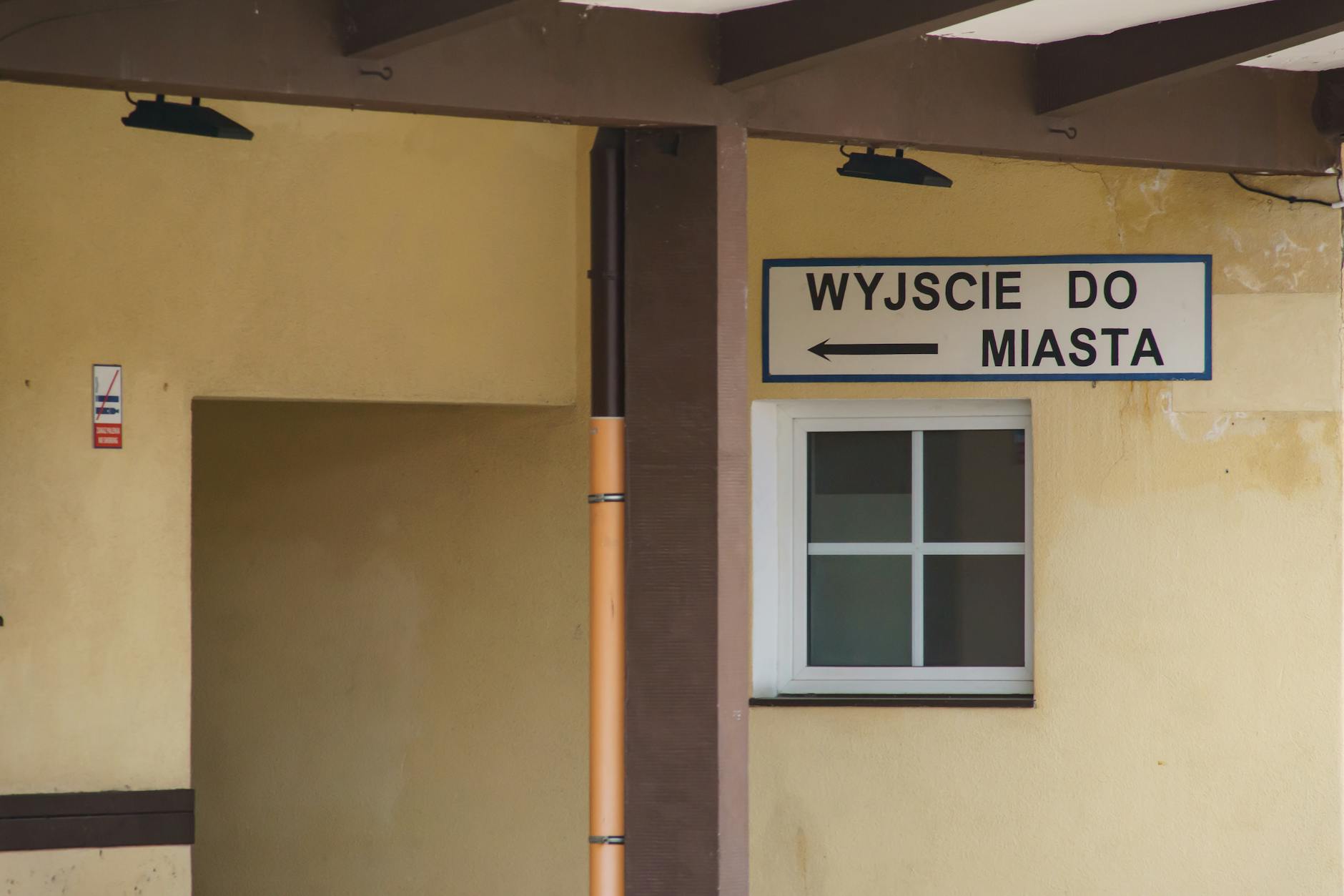 Urząd Miasta Żagań - budynek administracji publicznej, miejsce podejmowania ważnych decyzji dla miasta.
